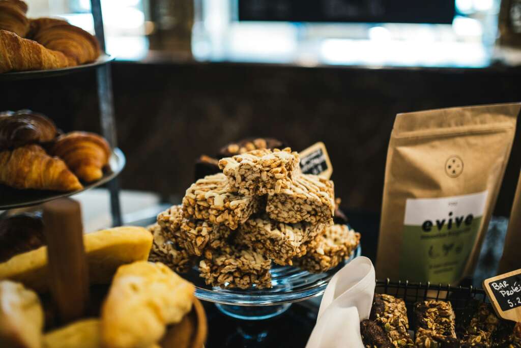 An image of granola bars out on display in a cafe. 