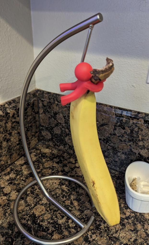 An image of someone using a spoon holder for their last banana. 