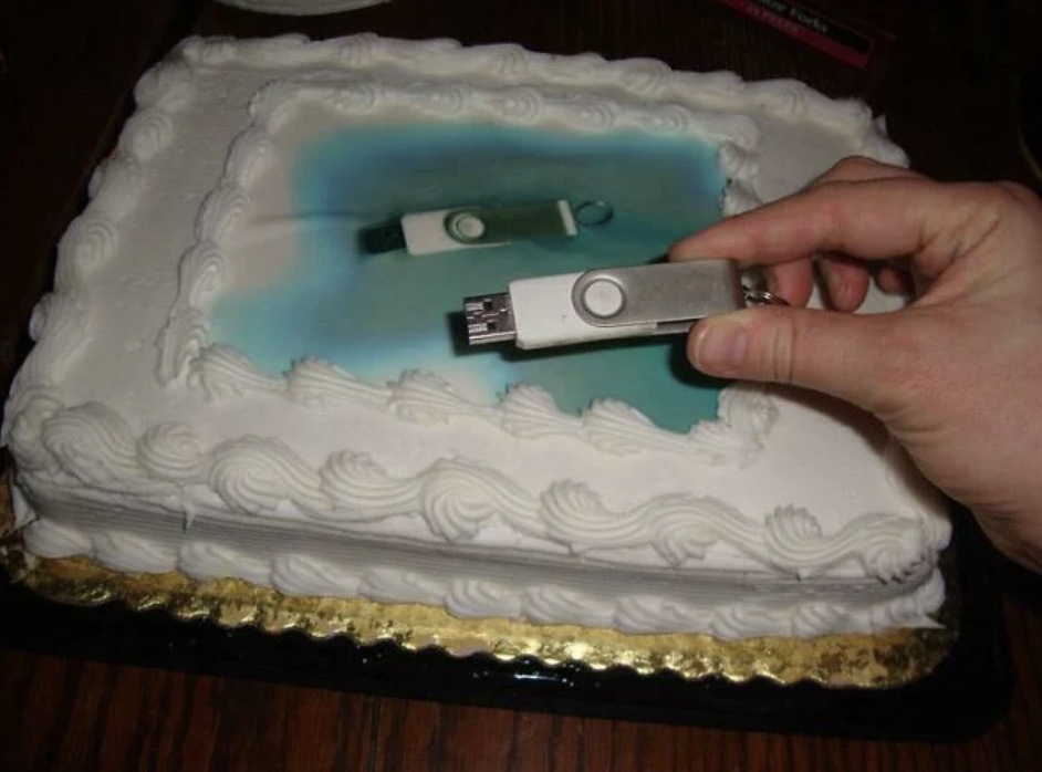 An image of a cake fail involving a thumb drive confusion. 