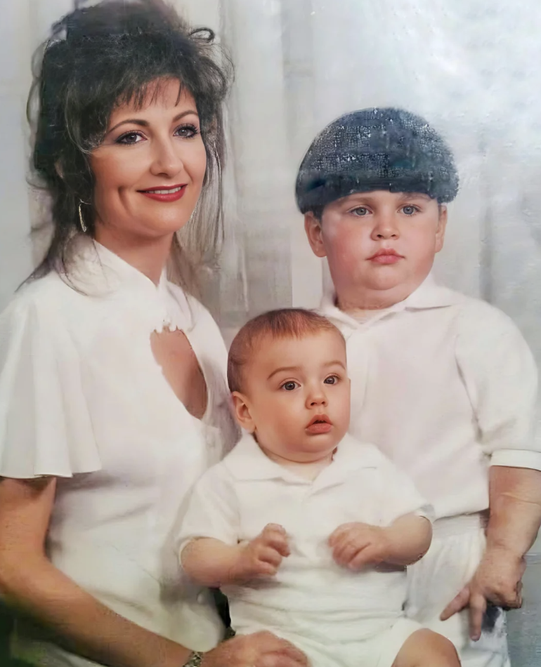 An image of mom and her two kids. 